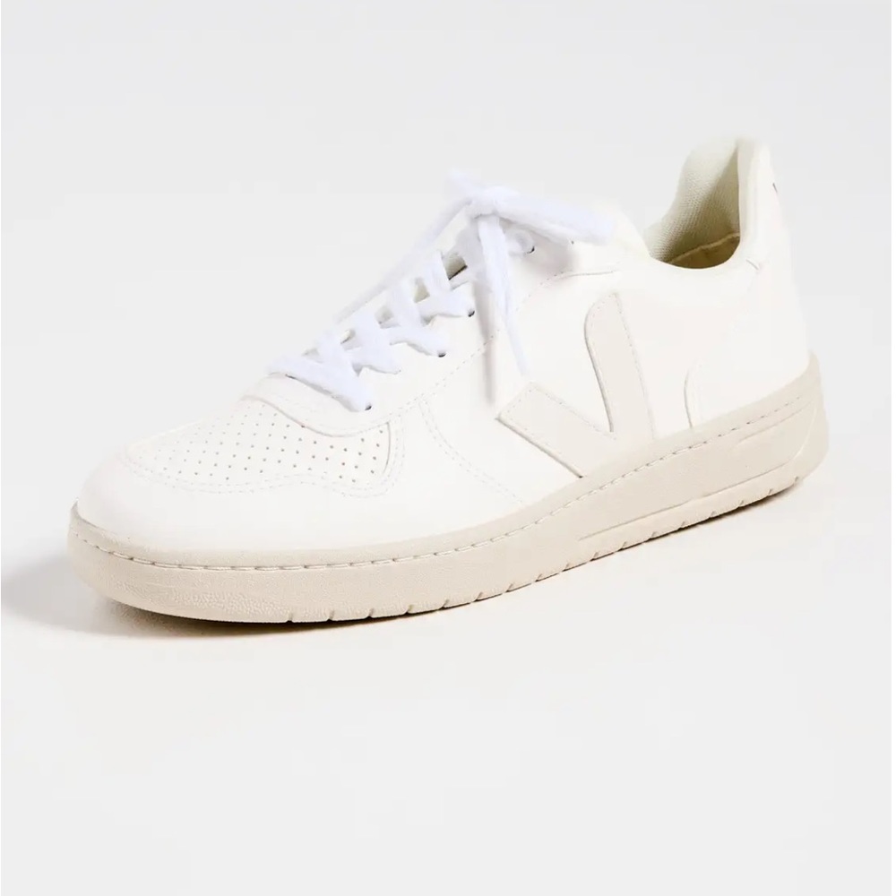Veja V-10 Laceup Sneakers size 37